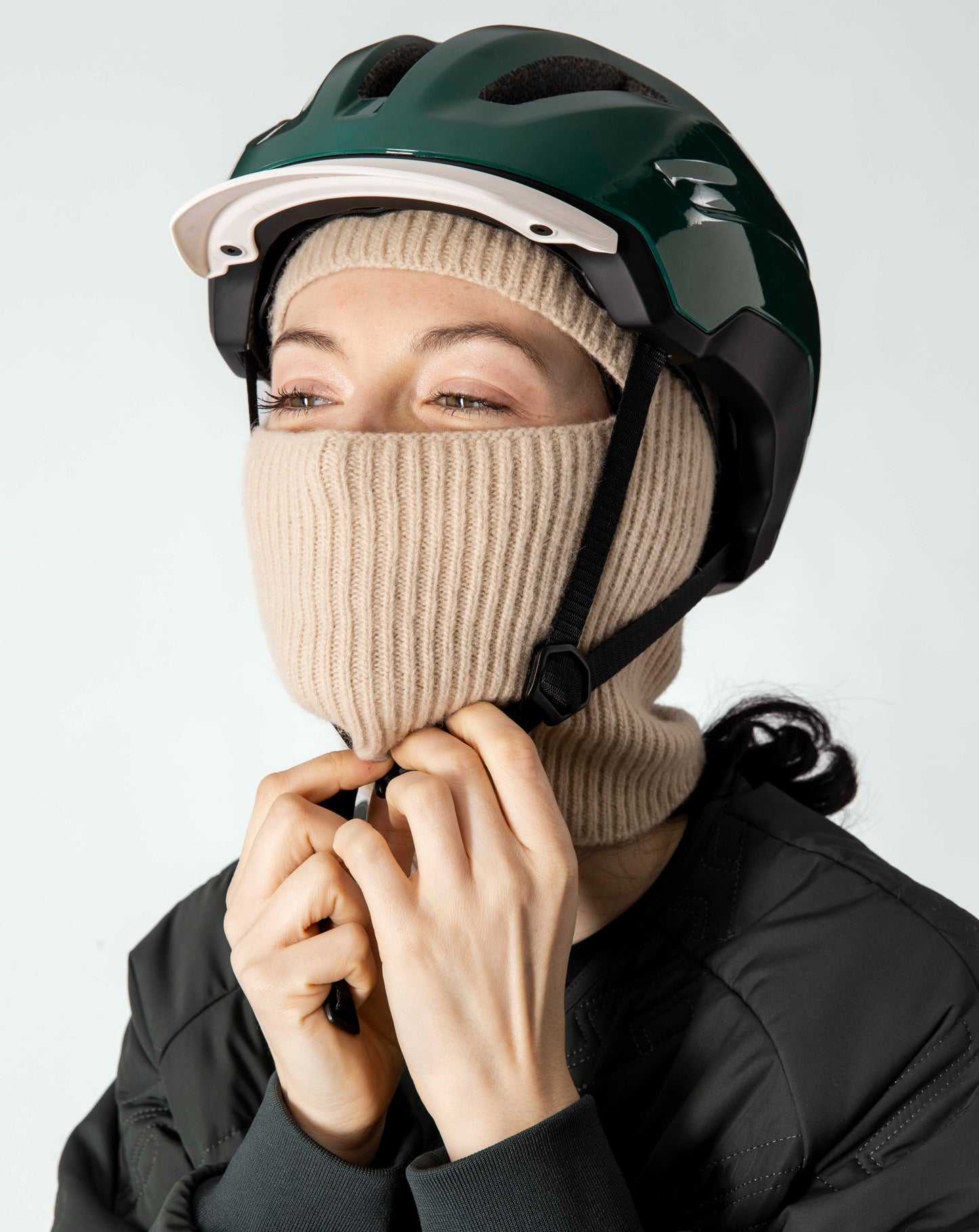 Bonnet cache oreille sous casque vélo
