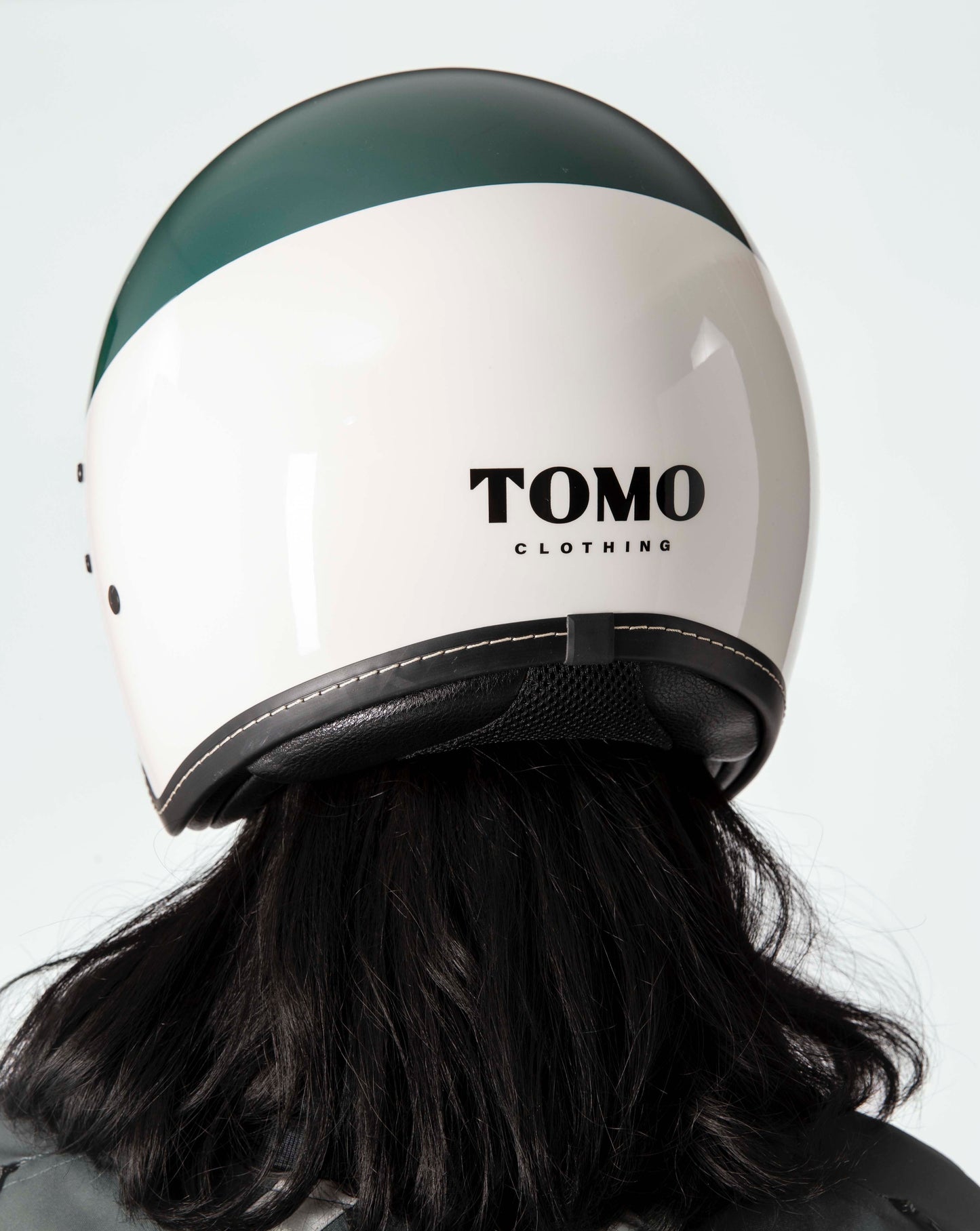 casque-moto-scooter-bicolore-vert-bouteille-ecru-brillant-dos-logo