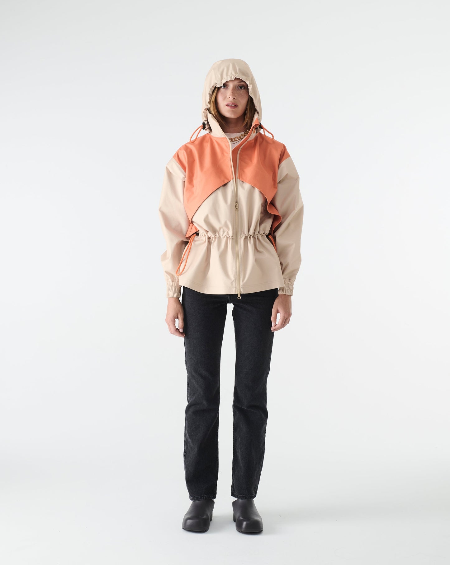 coupe-vent-impermeable-beige-orange-capuche