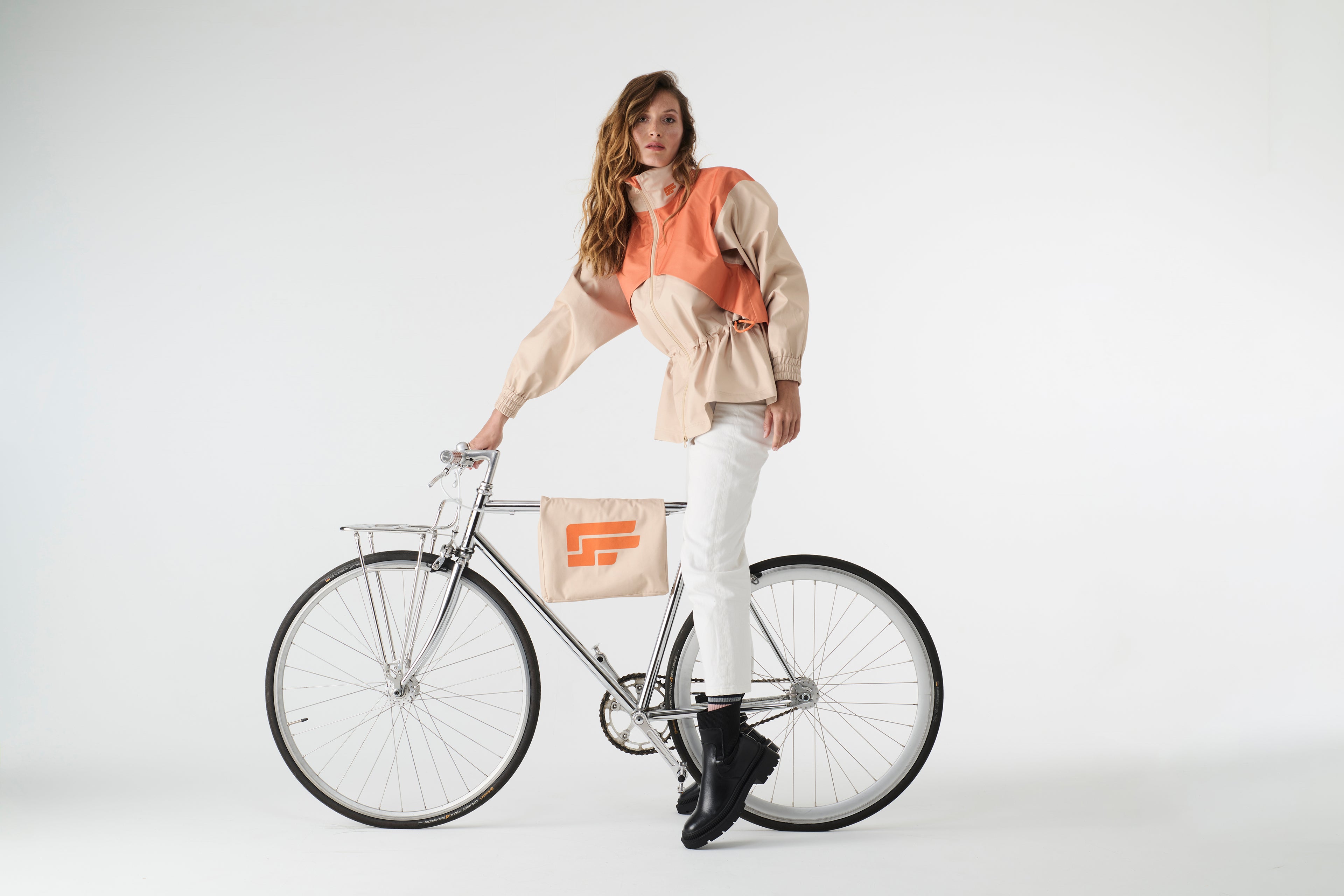 Le lancement d'un coupe vent à accrocher à son vélo