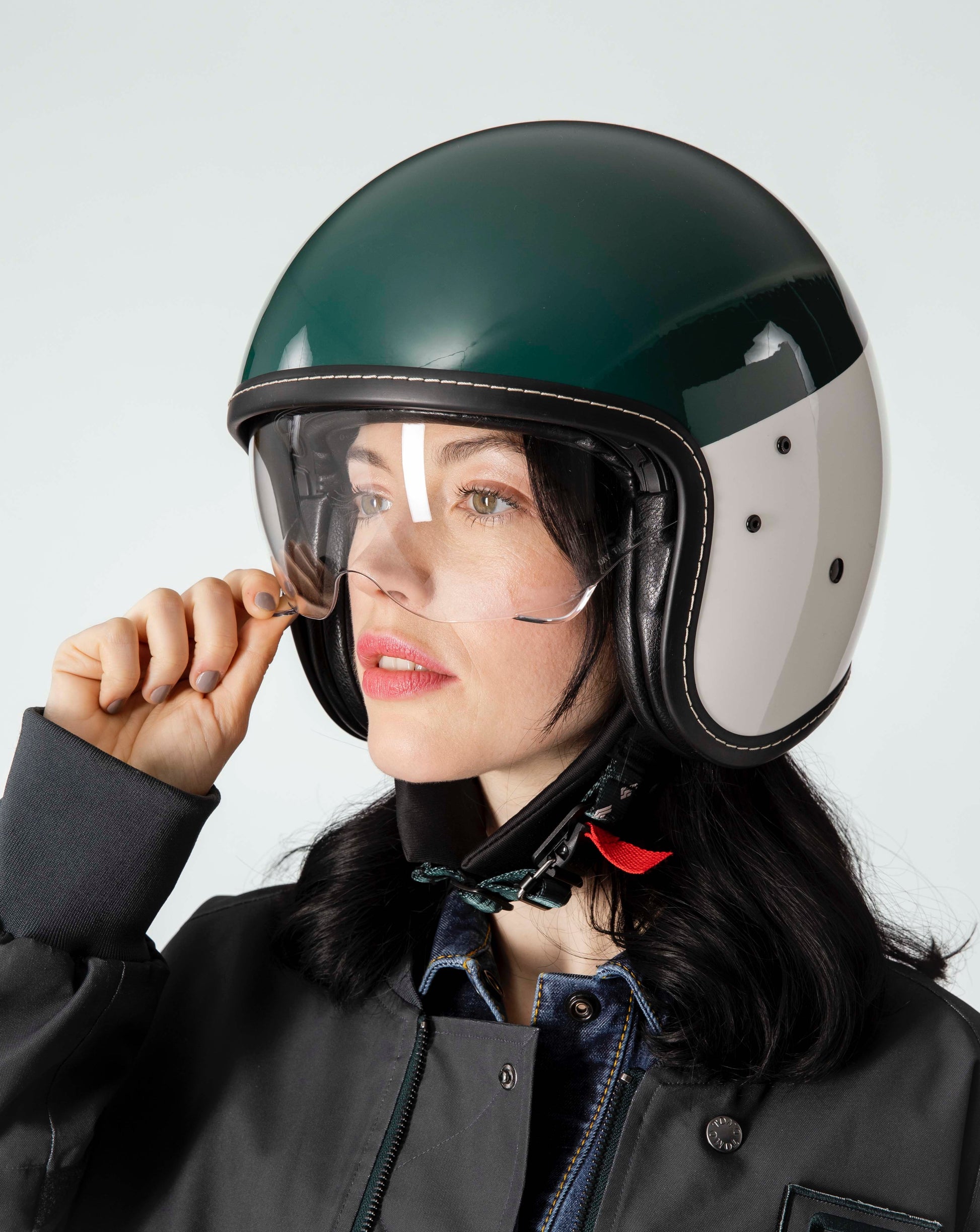 casque-moto-scooter-bicolore-vert-bouteille-ecru-brillant-profil-lunette-visiere-sangle-attache-magnetique-logo-1